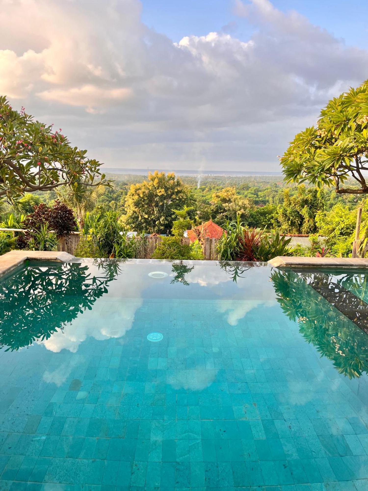 Hotel Menjangan Hill Banyuwedang Esterno foto